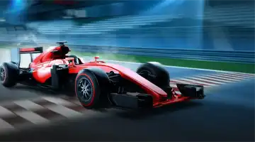 Гоночный болид на трассе с логотипом Куш Казино, подчёркивающий участие казино в скоростных соревнованиях.